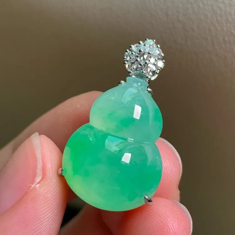 天然翡翠18k金镶嵌葫芦吊坠/不含链精致气质