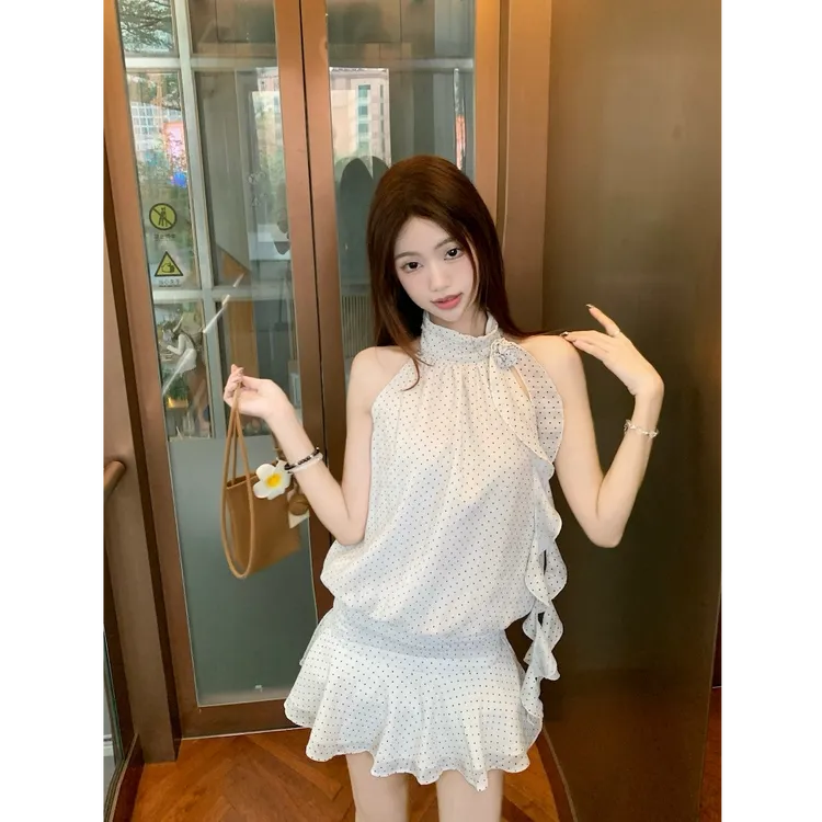 挂脖连衣裙女夏季无袖短裙法式辣妹设计感气质波点裙子