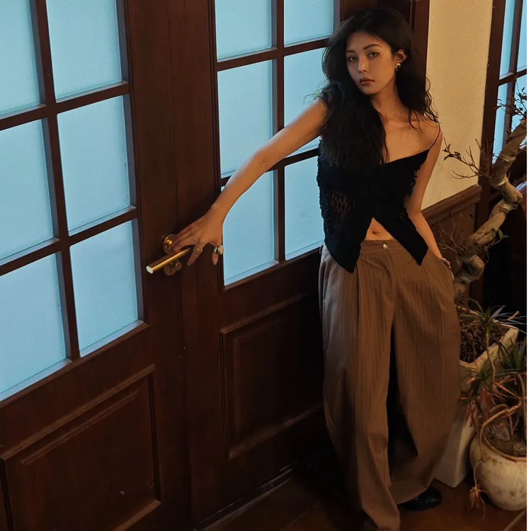 2025夏季新款时尚打底吊带背心设计感洋气休闲百搭气质显瘦上衣女