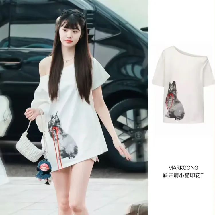 【MARKGONG】张元英同款新品25秋冬斜开肩小猫印花短袖T恤女