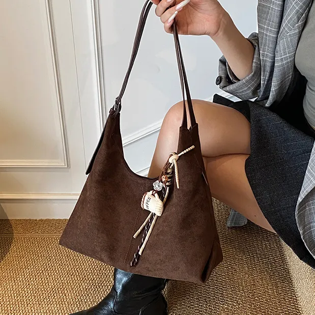 超火百搭2025新款简约秋季质感休闲托特托特包复古大容量单肩包