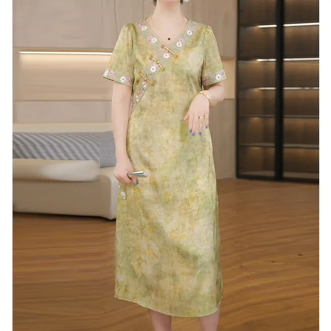 中年妈妈夏装2025新款国风V领连衣裙中老年女洋气时尚新中式裙子