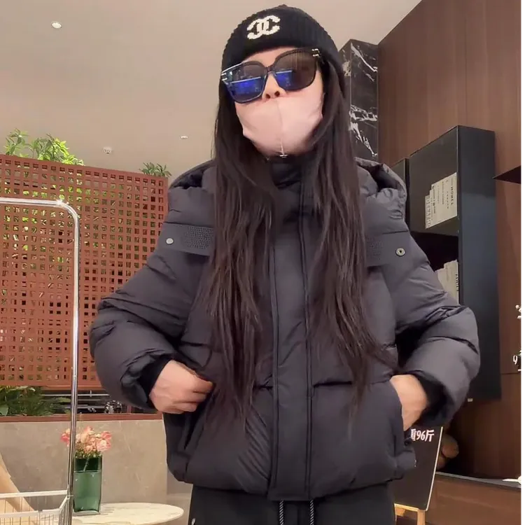 宿慕SUMU潮流轻软羽绒服12-26新款防风连帽泡芙短款女式鹅绒服089