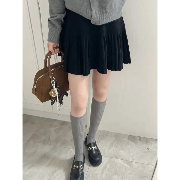 早秋冬韩系松紧腰黑色针织百褶短裙女2025年新款小个子a字半身裙