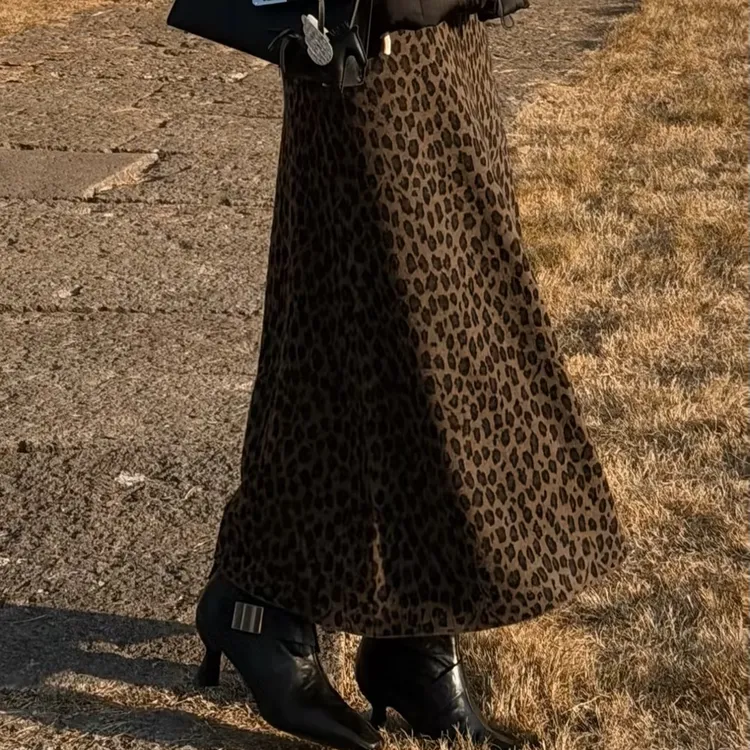 HELA AOMI “豹富羊毛裙”绵羊毛豹纹印花中长款半身裙CY5DB61622