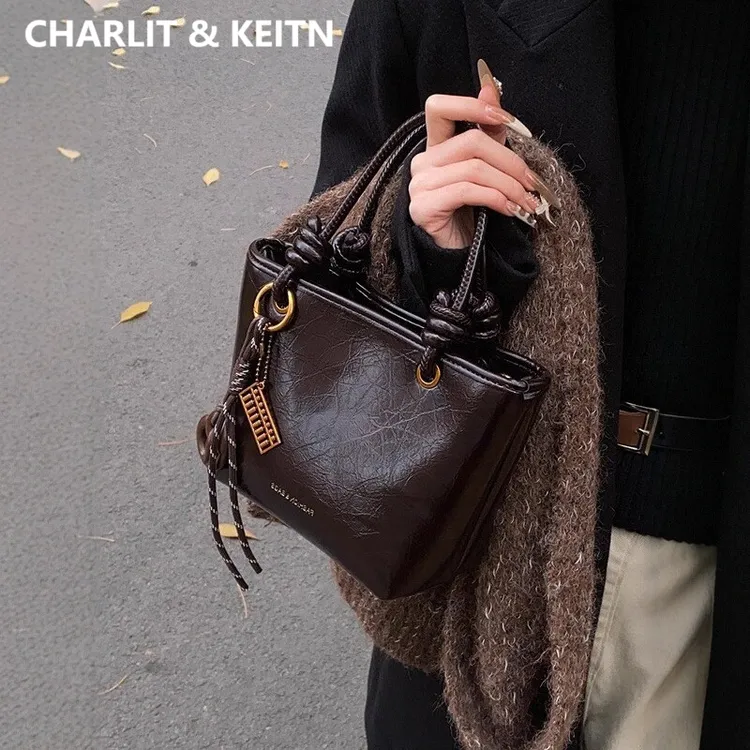 CHARLIT&KEITN水桶包包女式2025新款手提斜挎真皮包高级质感单肩