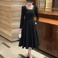 2025年新款小香织带赫本风连衣裙方领高级感显瘦遮肚子复古小黑裙
