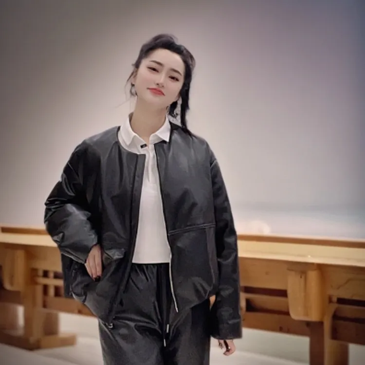 简约大气皮面包棉服