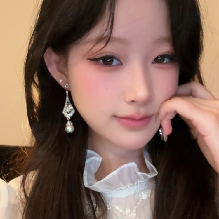 铜合金耳饰 银钻珍珠垂帘耳钉时尚轻奢个性耳饰新款耳饰