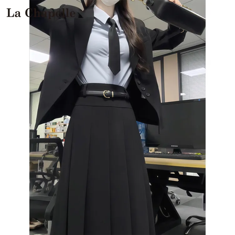 拉夏贝尔黑色百褶西装裙女秋季2025高腰显瘦遮胯垂感气质半身裙子