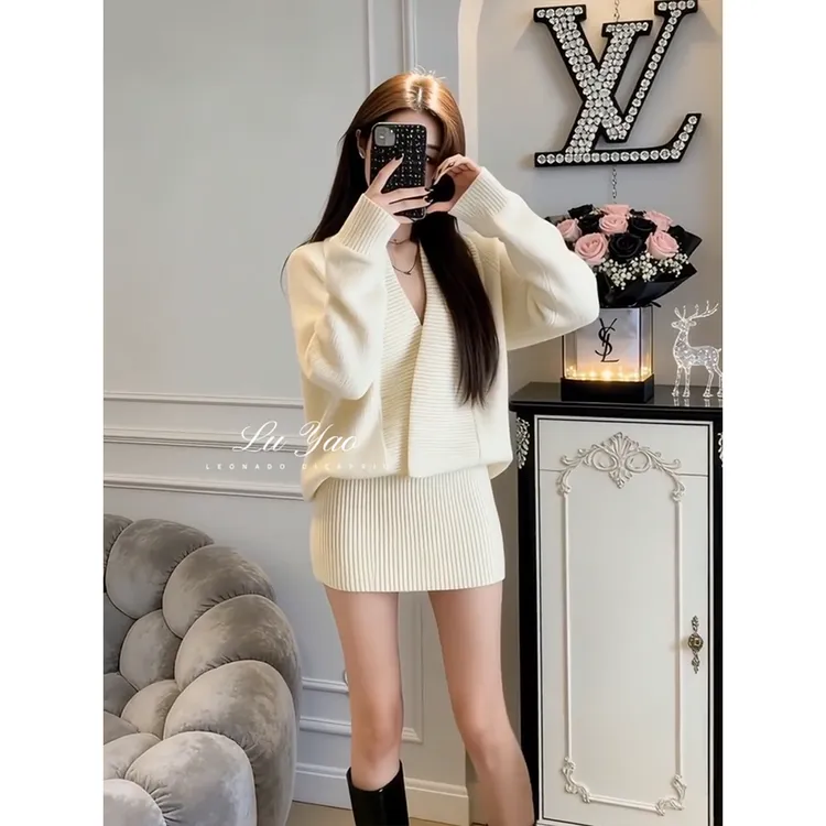 parkyeon轻奢慵懒风气质V领针织连衣裙秋冬纯欲辣妹收腰包臀短裙