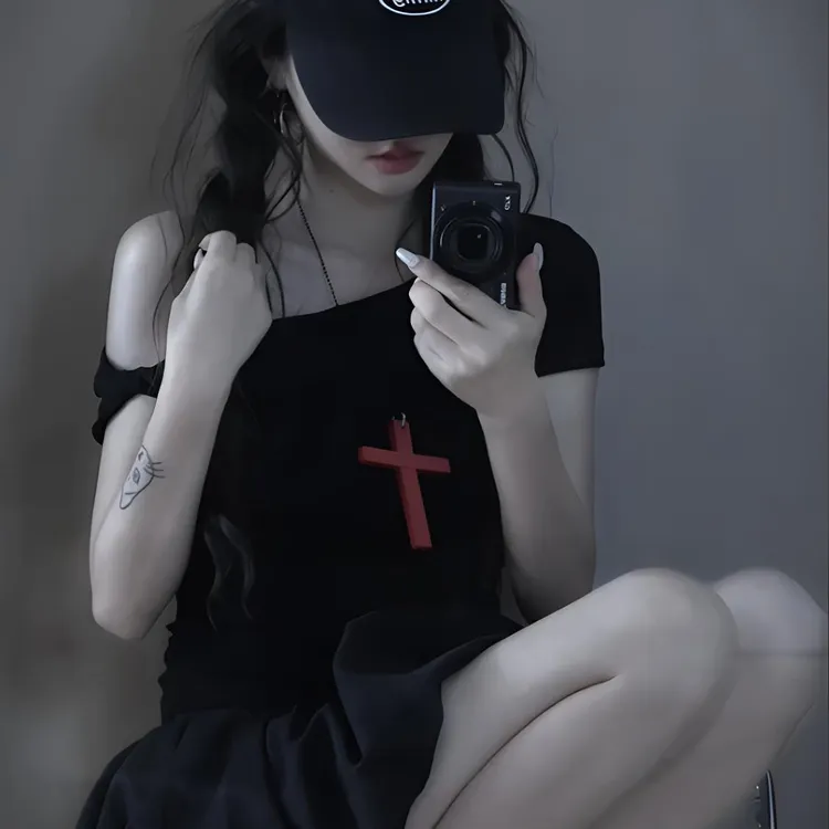 夏季新款洋气衣服女黑色纯欲风斜肩上衣露肩设计感短袖蓬蓬短裙