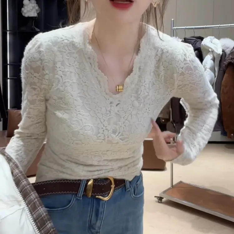 秋冬新款温柔V领蕾丝修身显瘦内搭长袖百搭打底上衣LK2509131