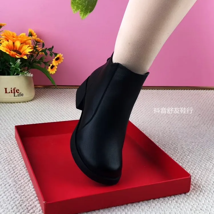 真皮短靴女2025秋冬新款牛皮圆头粗跟中跟女靴单靴加绒软底马丁靴