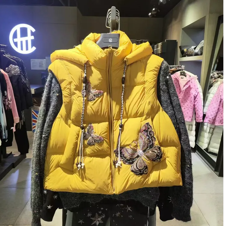 TCH轻奢烫钻工艺蝴蝶黄色马甲T75D25E1005私服tch