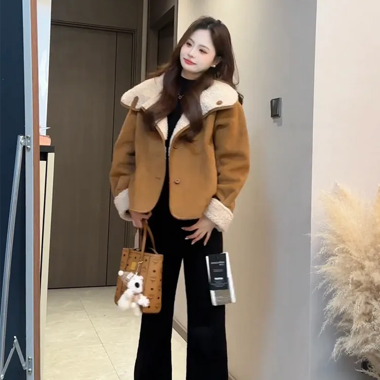 气质宽松羊羔皮毛一体短外套女2025秋冬新款休闲通勤保暖加厚上衣