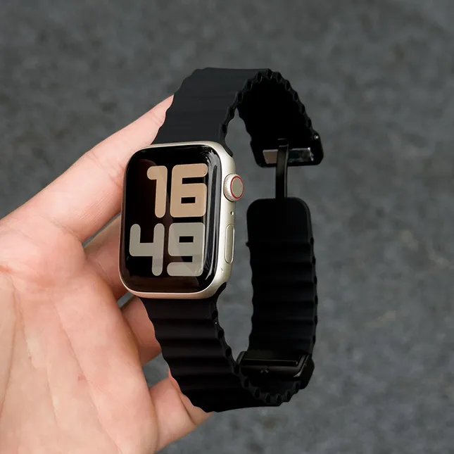 适用苹果手表S11表带apple watch S10/9/8海洋磁吸扣ultra3/2硅胶