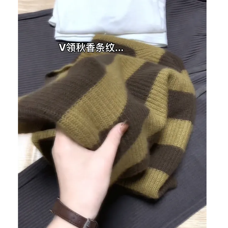 法式小香风温柔系穿搭2025新款设计感撞色条纹减龄百搭毛针织衫潮