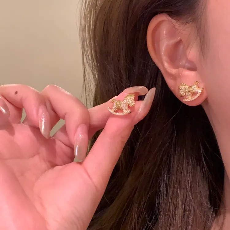 铜合金锆石耳饰 秋冬精致闪锆马上有米小马耳钉女生肖马耳饰耳环