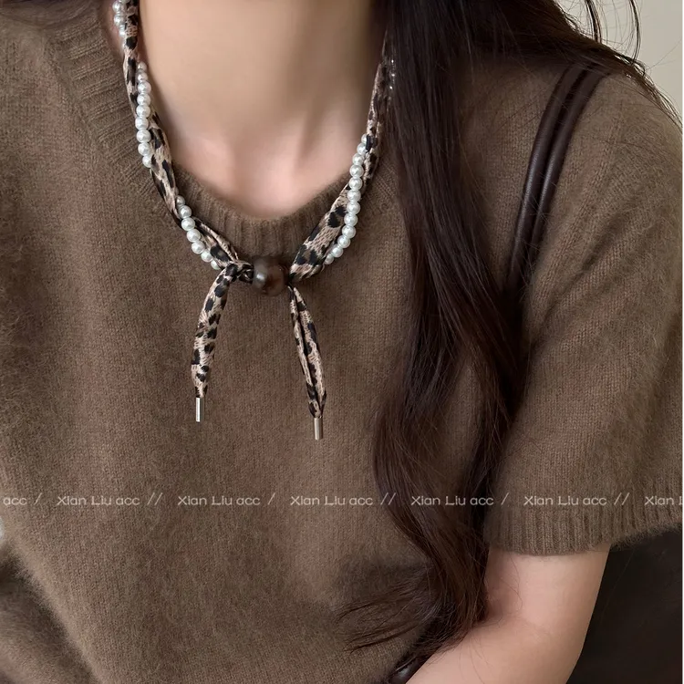 非金属布艺项链 美拉德豹纹双层缠绕珍珠丝巾项链女设计感毛衣链