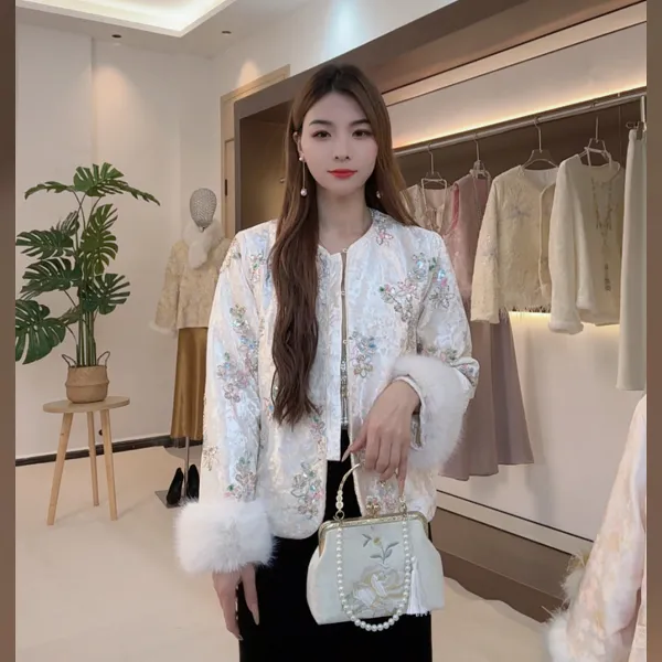 新中式国风外套女2025新款秋冬高级感缎面珍珠刺绣加棉加厚白上衣