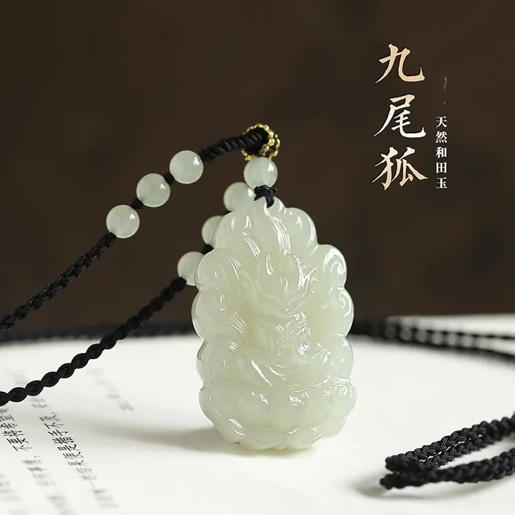 天然和田玉九尾狐玉石狐狸吊坠上等项链女款新款轻奢气质锁骨链