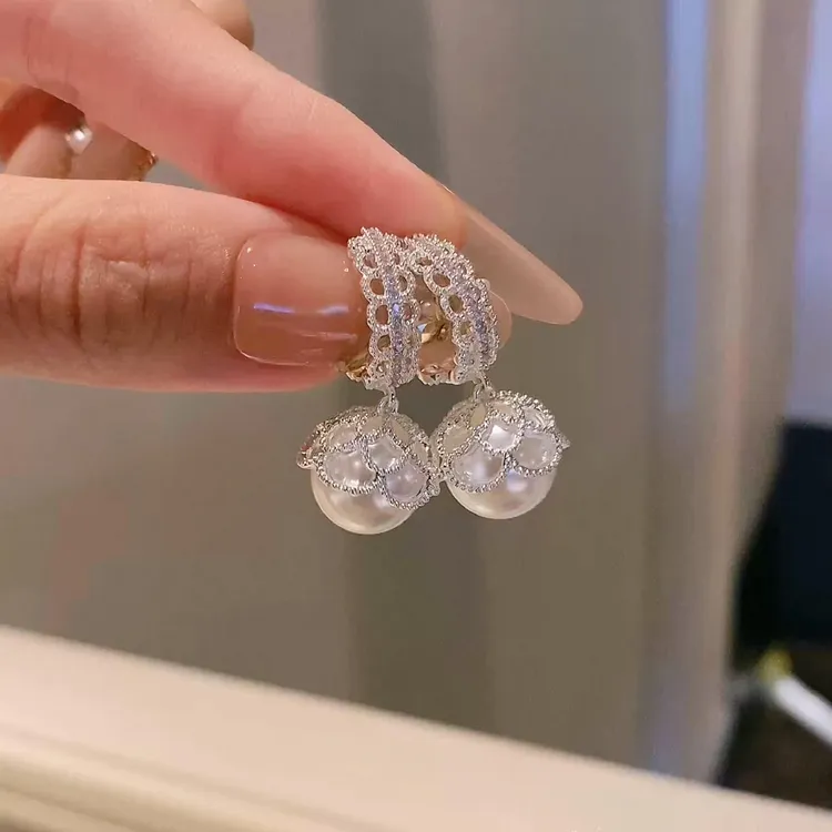 卡柒 铜合金耳饰 法式蕾丝花边珠珠耳环女轻奢气质高级感精致耳饰