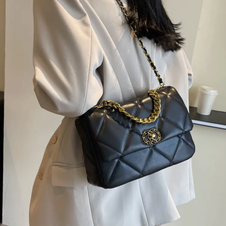 香港正品流行爆款小包包女2026新款复古百搭链条斜挎包超火小方包