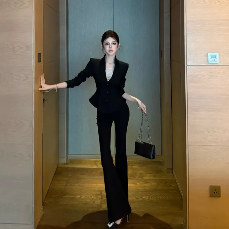 “都市女绅士”ins风修身链条西装外套+设计感微喇休闲裤BB50413