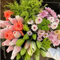 【爆款】粉玫瑰10只+百合5朵+混色小雏菊5枝+配草5枝云南昆明鲜花
