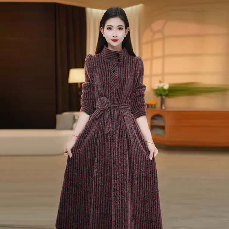 高档贵妃绒秋冬连衣裙时尚2025新款显瘦洋气加厚减龄妈妈遮肉裙子