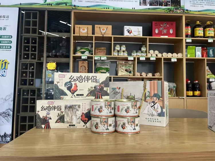 高原助农  苏幺鸡   乌骨鸡罐头  方便携带  使用快捷  香甜可口