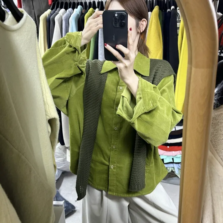 2025绿色秋冬新款腰部系扣设计款灯芯绒衬衫(配镂空质感披肩)套装