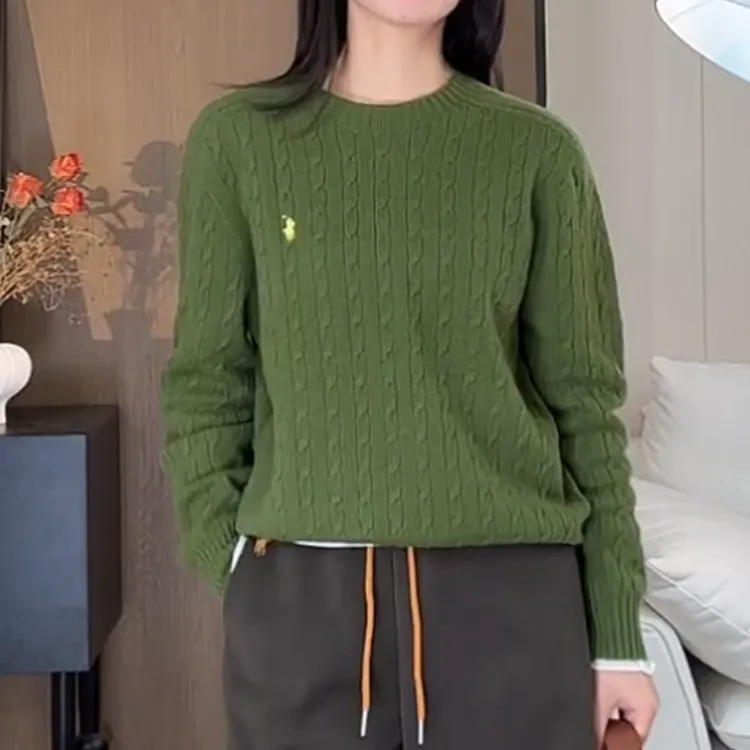 【暖冬新贵】冬季新款纯色园领新款细绞花针织上衣LK2508495
