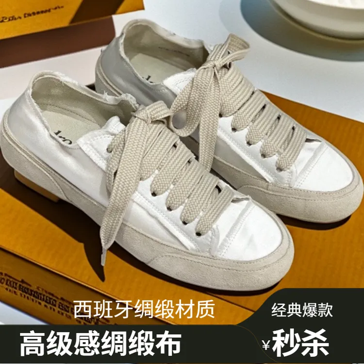 2025年夏新款平底休闲运动板鞋小众设计感西班牙绸缎小白鞋分趾鞋