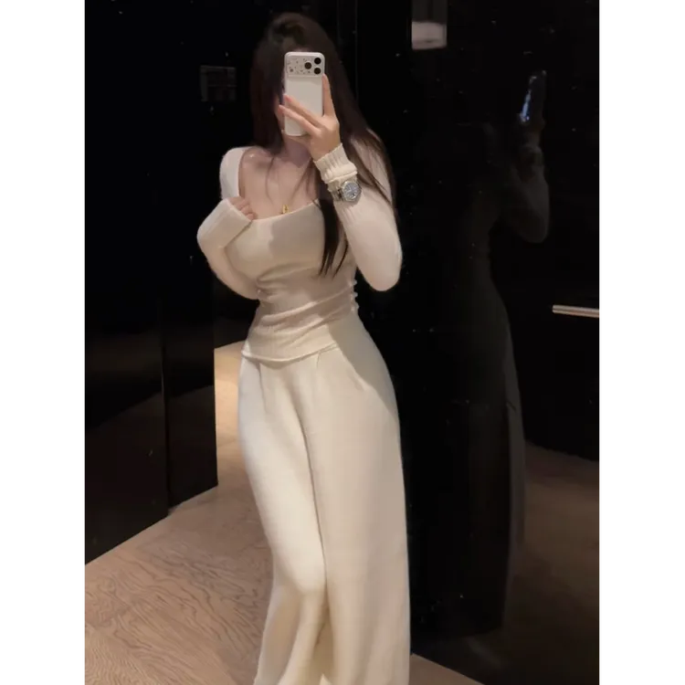 韩韩嘟奶白肉感纯欲大U领针织衫女秋冬修身性感显瘦内搭打底衫