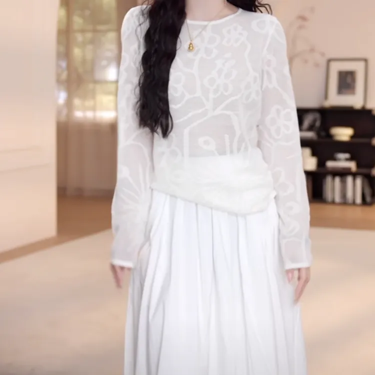 花朵长袖提花毛针织上衣2025新款春季时尚设计感长袖圆领气质