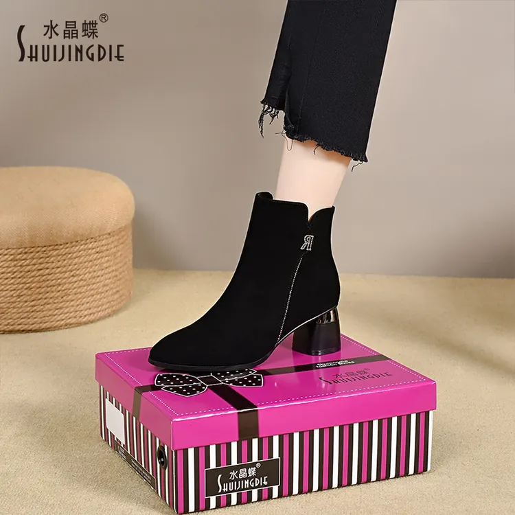水晶蝶2025新款粗跟侧拉链磨砂中跟冬季冬短靴高跟加绒裸靴秋冬季