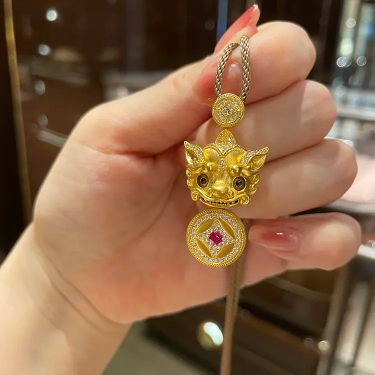 铜合金项链 新年眨眼轻奢招财貔貅气质镶嵌祥云灵动吊坠项链坠链