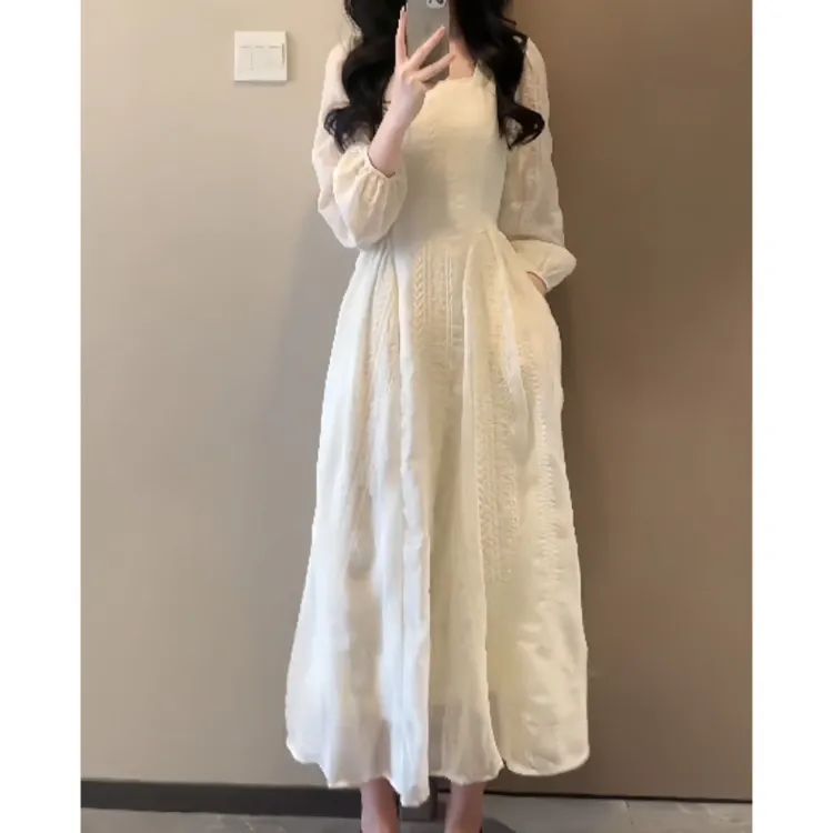 法式温柔风气质白色连衣裙女装早秋新款方领长袖收腰显瘦长裙子女