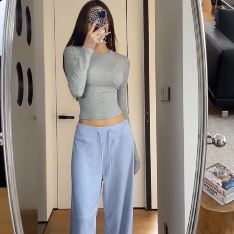 紧身圆领长袖正肩T恤女春季修身显瘦内搭打底灰色短款露脐上衣潮