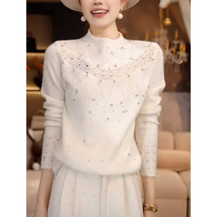 法式精致洋气烫钻钩花针织衫女2025冬新款时尚显瘦打底衫减龄毛衣