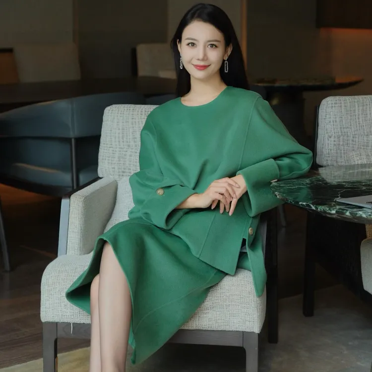 端庄大气套装秋季新款极简设计感开叉圆领宽松款上衣半身裙两件套