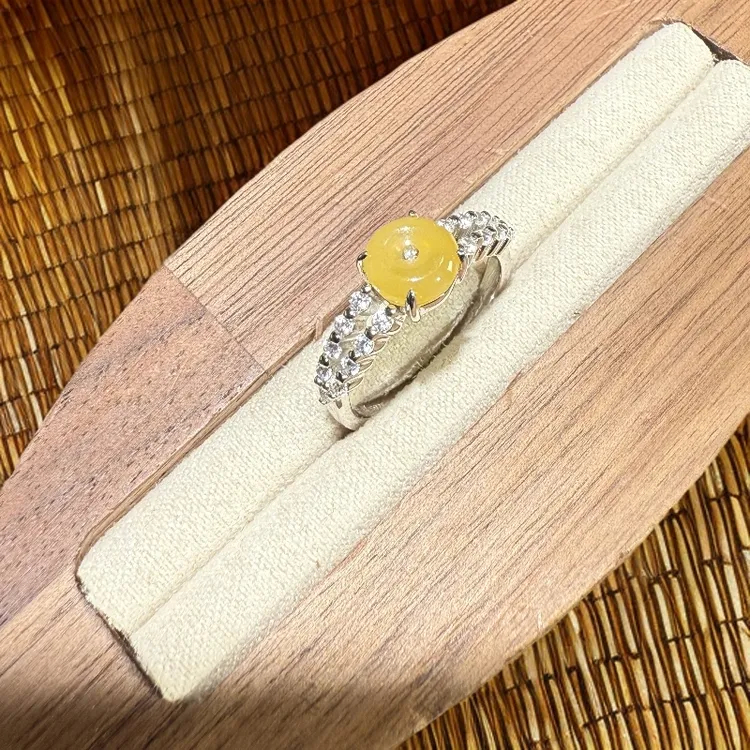 天然a货翡翠戒指平安扣冰黄翡翠女戒S925银镶嵌时尚女款黄色