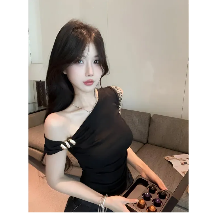 黑色辣妹不规则斜肩吊带背心女夏季设计感小众洋气修身显瘦露肩