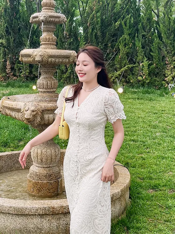大码减龄法式蕾丝连衣裙女胖mm夏季新款显瘦遮肉短袖气质V领长裙