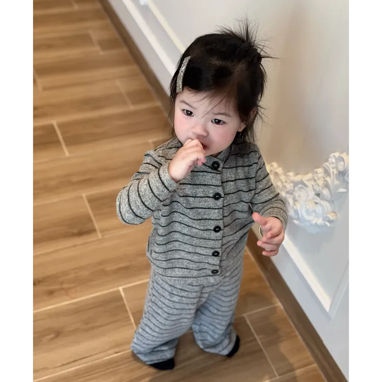 壹妈童装儿童休闲套装2025秋季新款洋气儿童黑色条纹开衫直筒裤