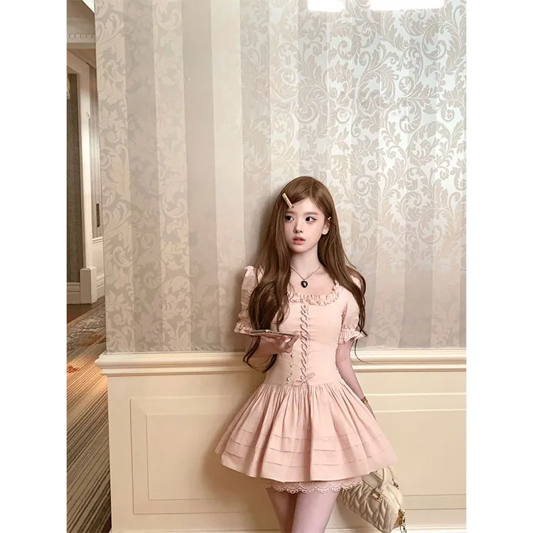 十七行诗 2025夏季新款显瘦穿绳系带木耳边蕾丝短袖/无袖粉连衣裙