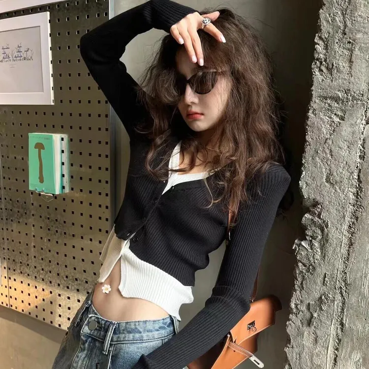 2025新款韩系假两件黑白撞色v领修身针织开衫纯欲风辣妹上衣女潮