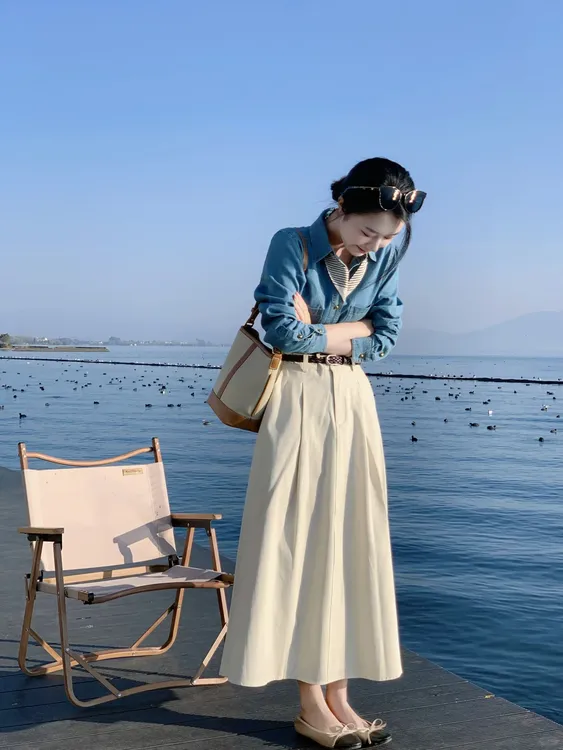 2025早秋新款韩系穿搭轻熟风牛仔衬衫搭配高腰半身裙气质两件套女